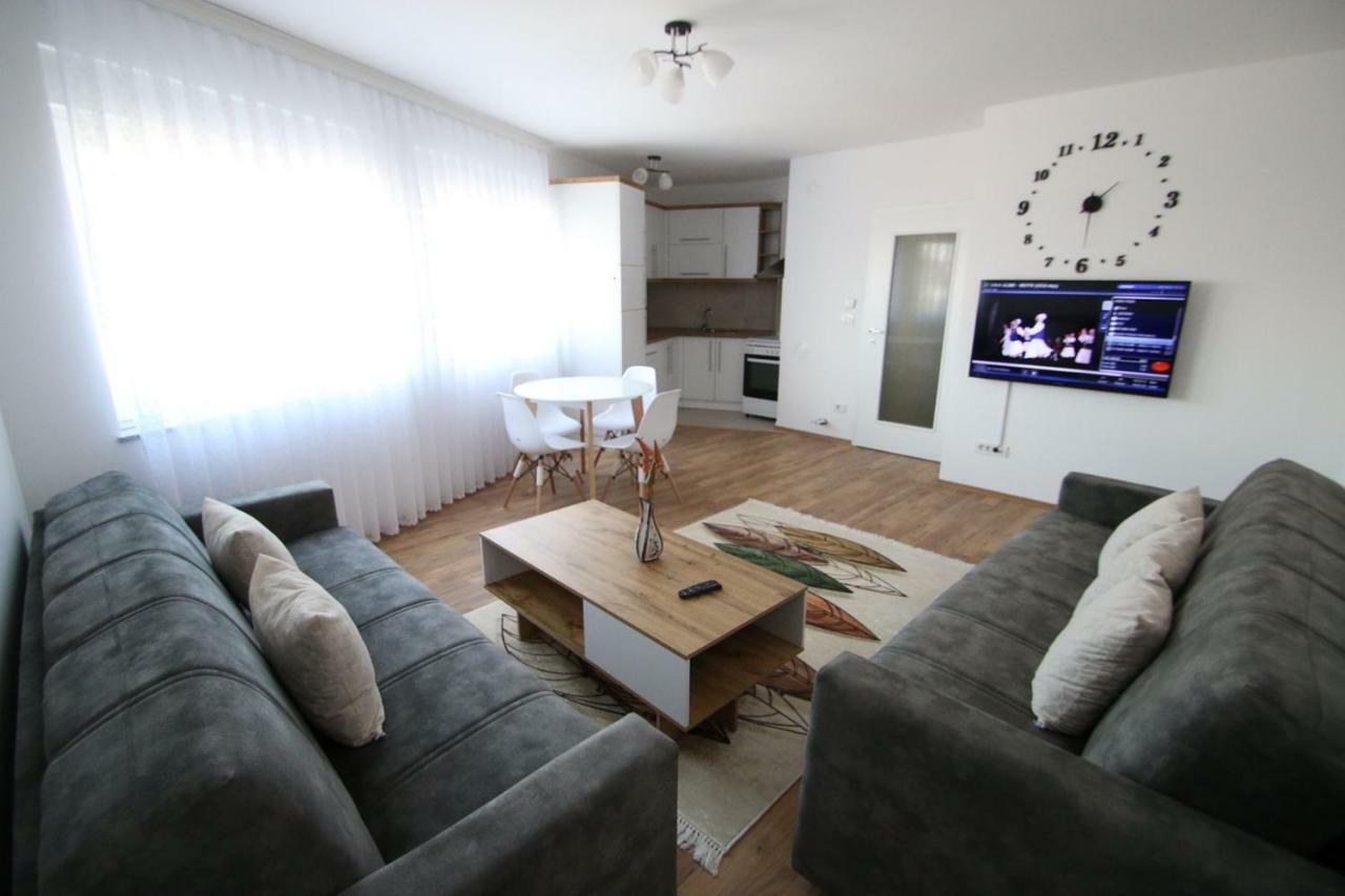 Spacious Apartment Next To The Bus Station And Walking Distance To The Old Town And Shopping Malls Πρίζρεν Εξωτερικό φωτογραφία